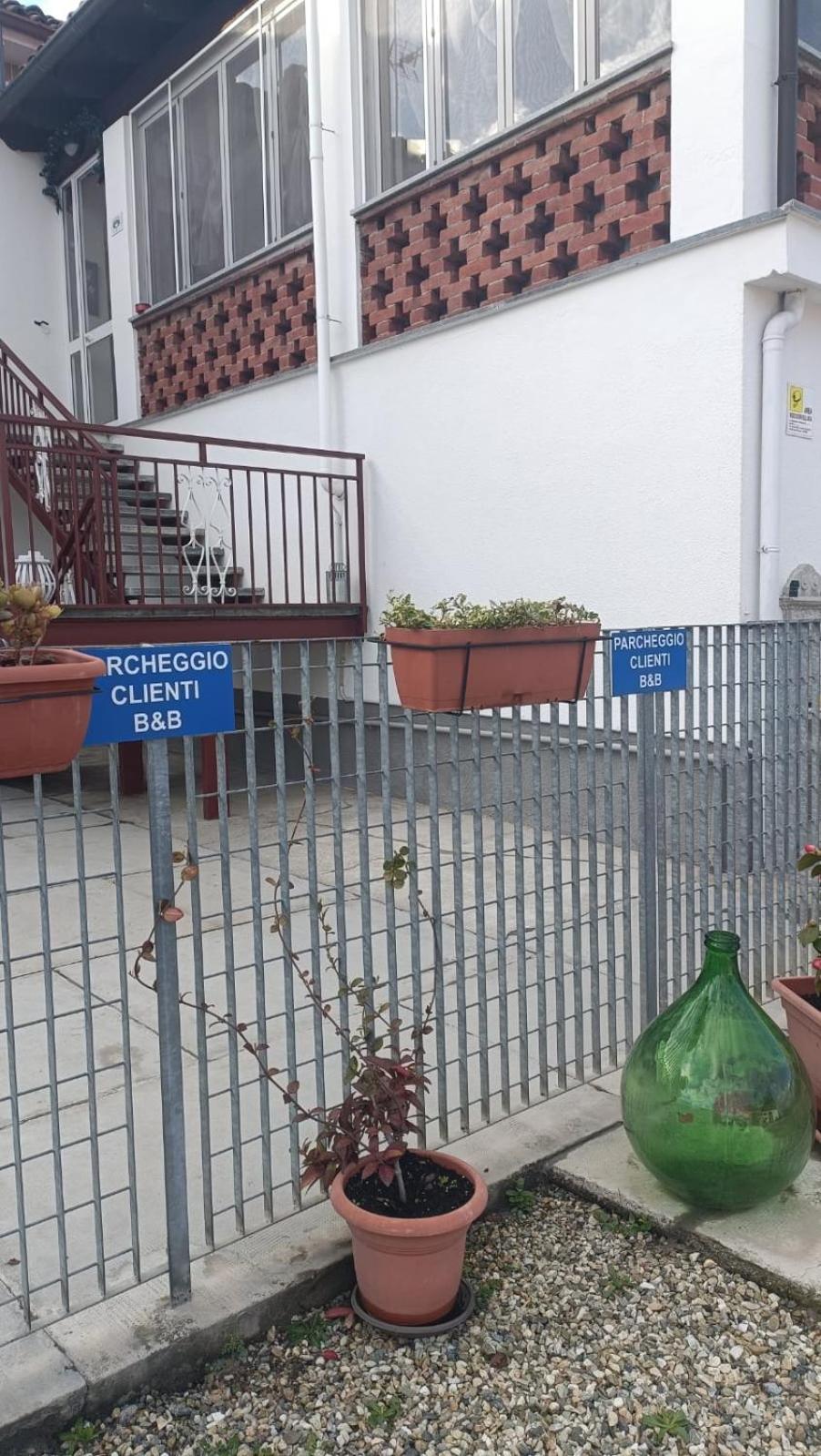 Il Cortile Di Greta Bed & Breakfast Lu (Piedmont) Екстериор снимка